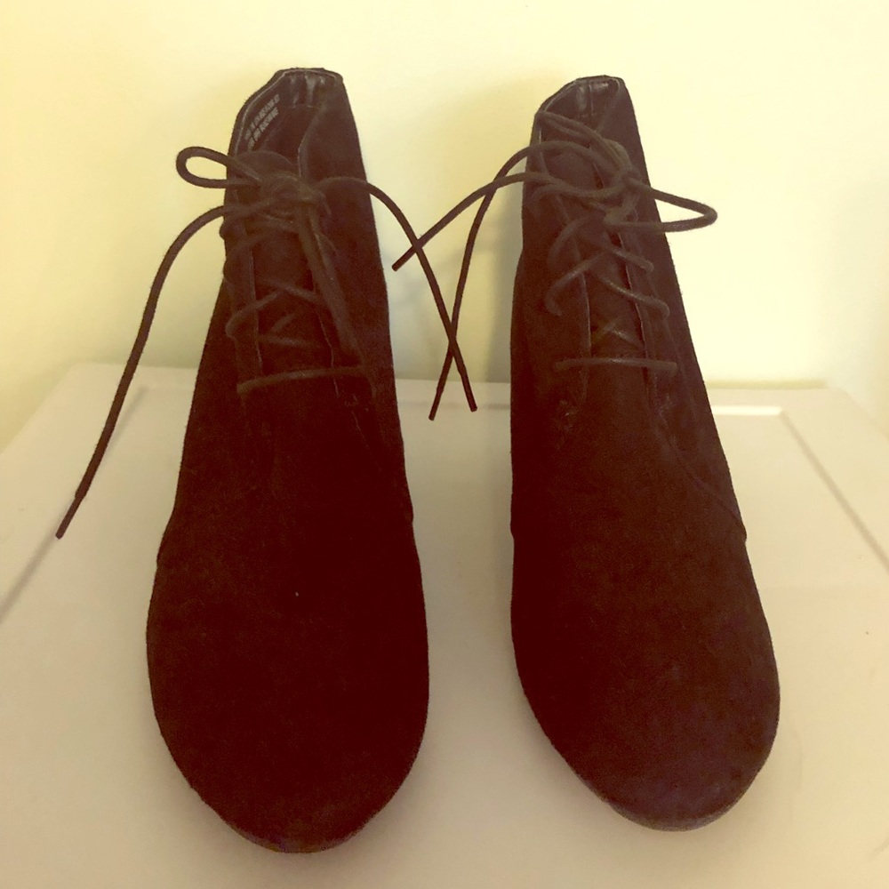 Clarks Peridot Suede Wedged Boot